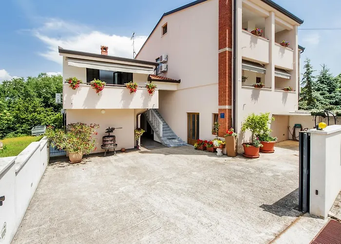 아파트 Cerin 로비니