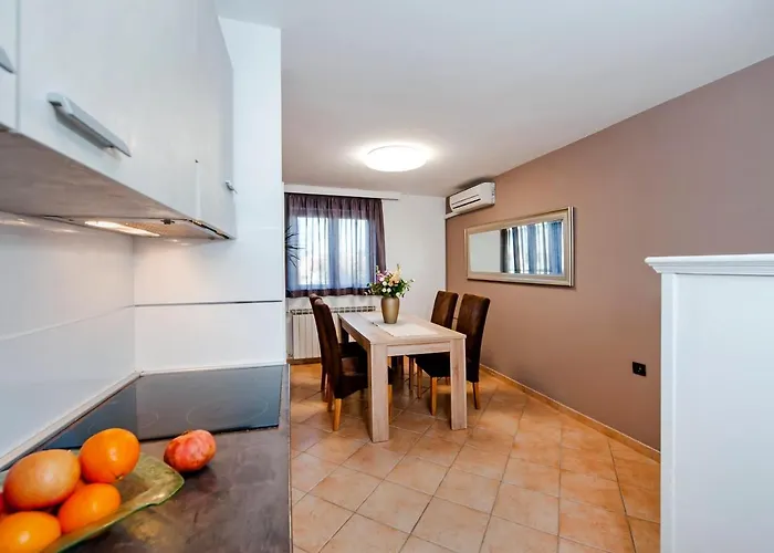 아파트 Cerin 로비니